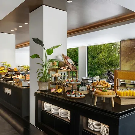 Renaissance Hotel 5*