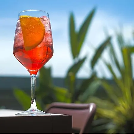 Renaissance Hotel 5*