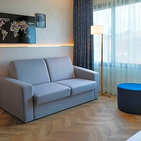Renaissance Hotel 5*