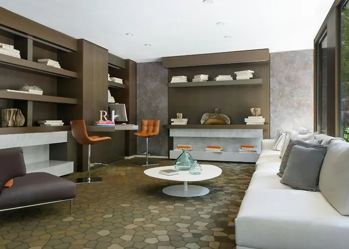 巴塞罗万丽酒店 酒店