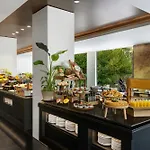 Renaissance Hotel 5*