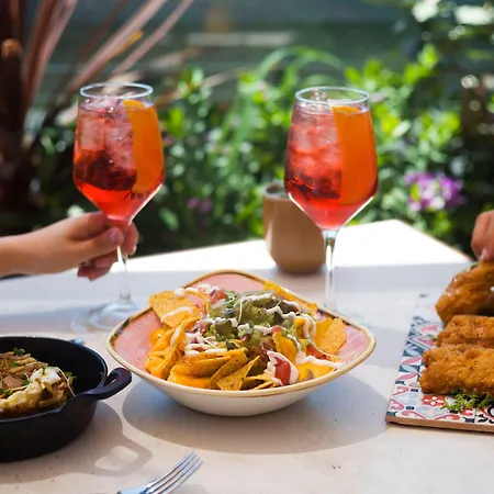 رينيسانس برشلونة