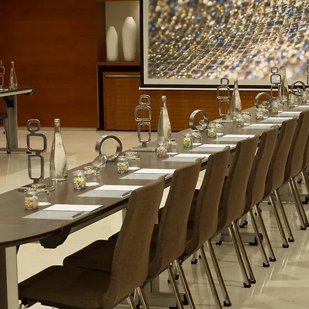 Renaissance Hotel 5*