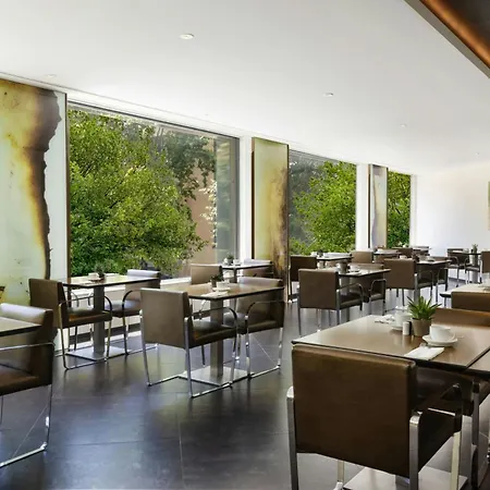 Renaissance Hotel 5*